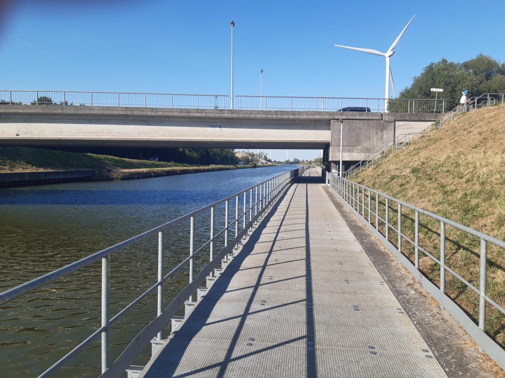 Fietssnelweg F20 le long du canal - Halle